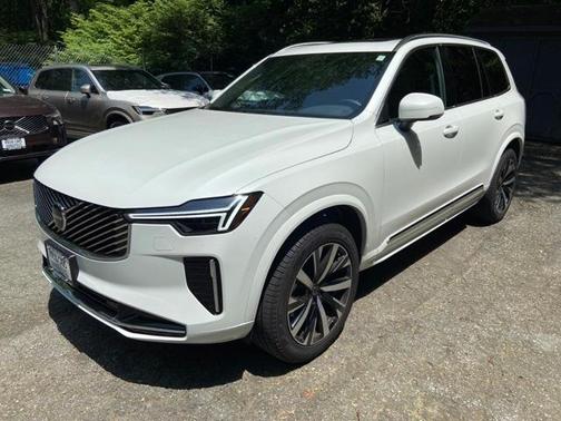 2025 Volvo XC90 B6 Core