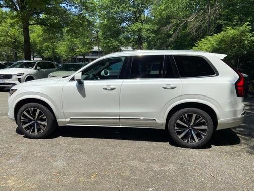 2025 Volvo XC90 B6 Core