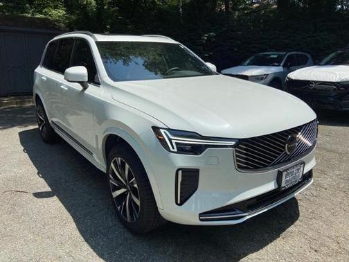 2025 Volvo XC90 B6 Core