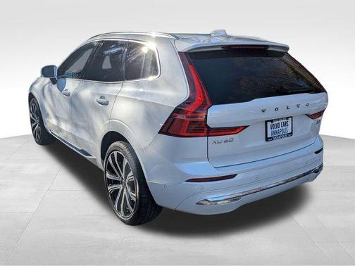 2023 Volvo XC60 B5 Ultimate Bright Theme
