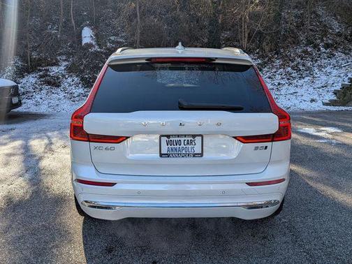 2023 Volvo XC60 B5 Ultimate Bright Theme