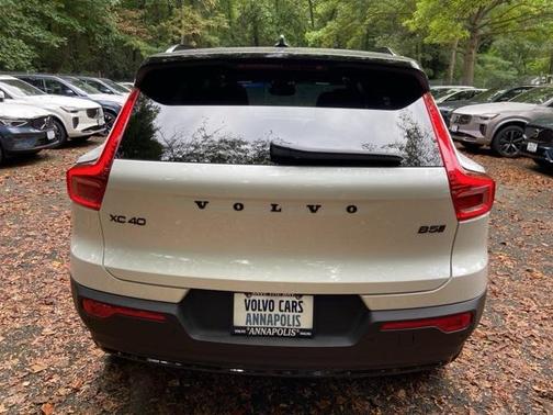 2026 Volvo XC40 B5 Ultra Black Edition