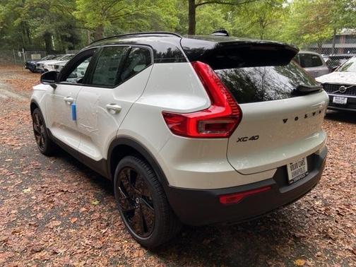 2026 Volvo XC40 B5 Ultra Black Edition