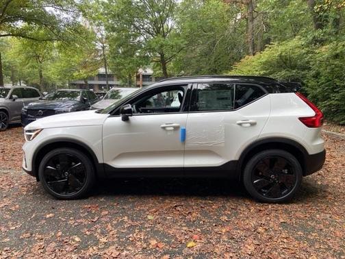 2026 Volvo XC40 B5 Ultra Black Edition