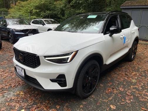 2026 Volvo XC40 B5 Ultra Black Edition