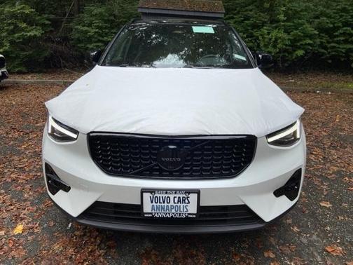 2026 Volvo XC40 B5 Ultra Black Edition