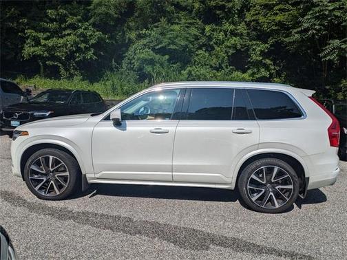 2021 Volvo XC90 T6 Momentum 7 Passenger