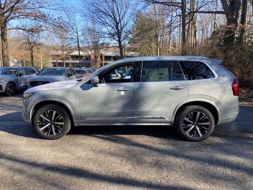 2025 Volvo XC90 Plug-In Hybrid T8 Core 7-Seater