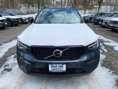 2026 Volvo XC40 B5 Core