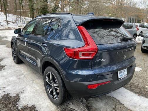 2026 Volvo XC40 B5 Core