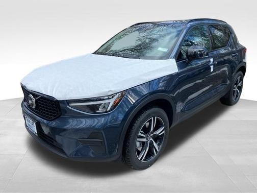 2026 Volvo XC40 B5 Core