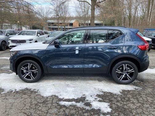 2026 Volvo XC40 B5 Core