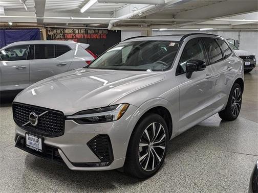 2023 Volvo XC60 B5 Plus Dark Theme