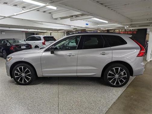 2023 Volvo XC60 B5 Plus Dark Theme