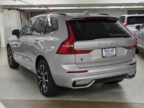 2023 Volvo XC60 B5 Plus Dark Theme