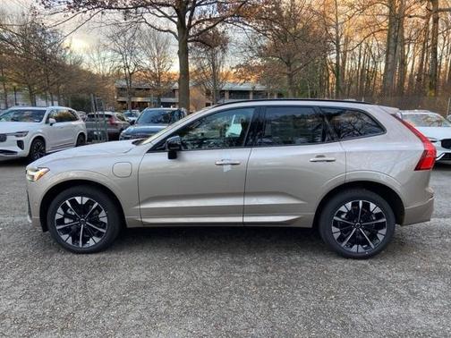 2026 Volvo XC60 Plug-In Hybrid T8 Plus