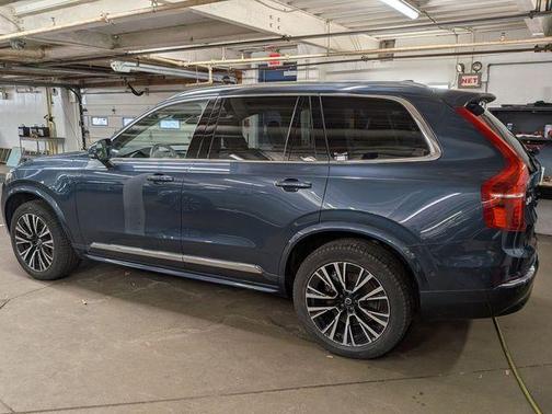 2023 Volvo XC90 Recharge Plug-In Hybrid T8 Plus Bright Theme 7 Passenger