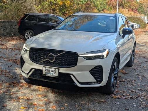 2024 Volvo XC60 B5 Ultimate Dark Theme