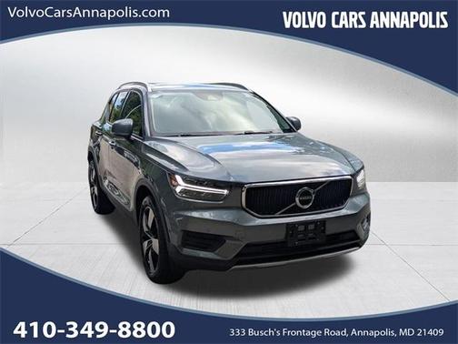 2019 Volvo XC40 MOMENTUM