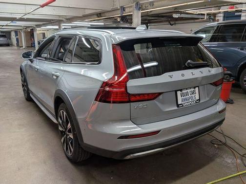 2025 Volvo V60 Cross Country B5 Ultra