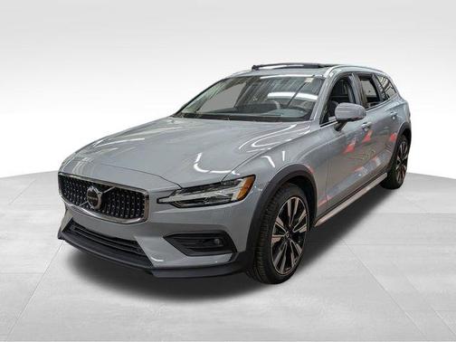 2025 Volvo V60 Cross Country B5 Ultra