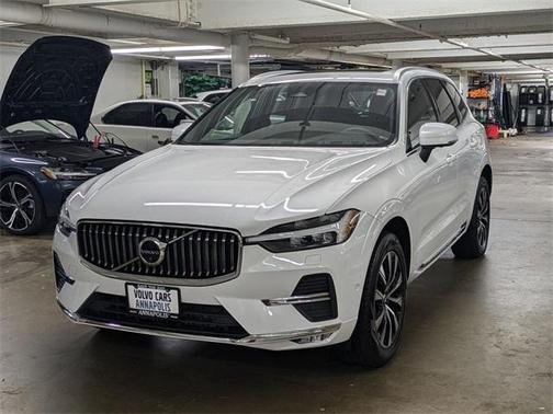 2023 Volvo XC60 B5 Plus Bright Theme