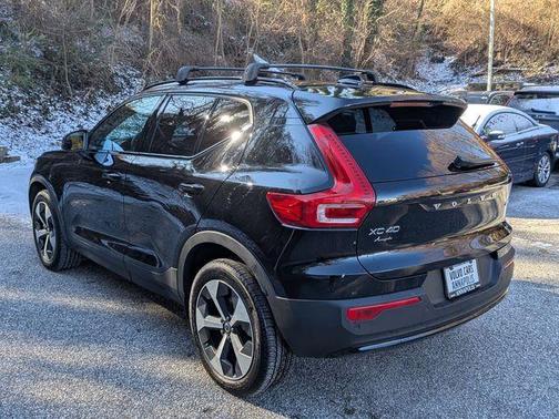 2025 Volvo XC40 B5 Plus Dark Theme