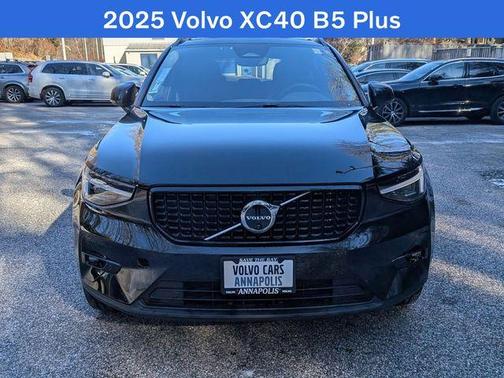 2025 Volvo XC40 B5 Plus Dark Theme