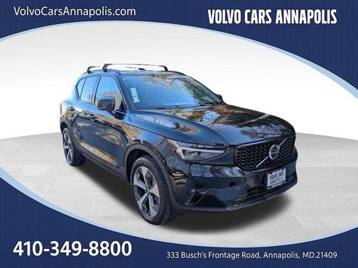 2025 Volvo XC40 B5 Plus Dark Theme