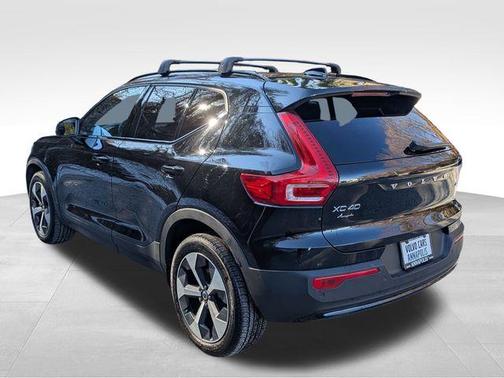 2025 Volvo XC40 B5 Plus Dark Theme