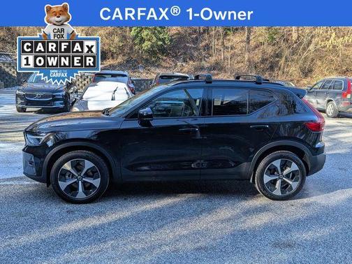 2025 Volvo XC40 B5 Plus Dark Theme