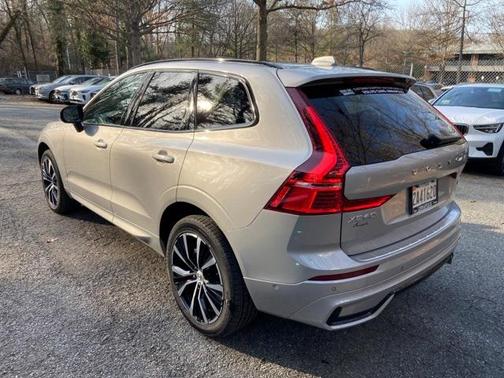 2025 Volvo XC60 B5 Plus