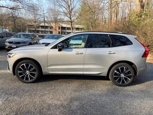 2025 Volvo XC60 B5 Plus