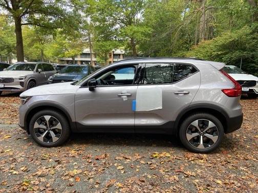 2026 Volvo XC40 B5 Plus