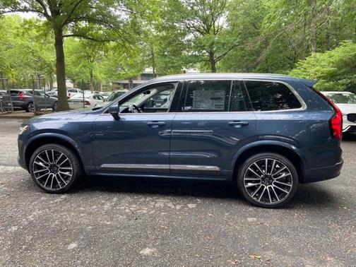 2025 Volvo XC90 B5 Plus