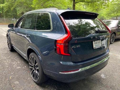 2025 Volvo XC90 B5 Plus