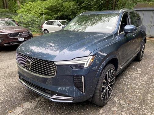 2025 Volvo XC90 B5 Plus