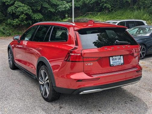 2024 Volvo V60 Cross Country B5 Plus