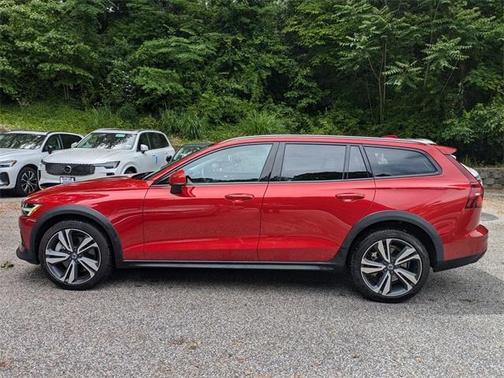 2024 Volvo V60 Cross Country B5 Plus
