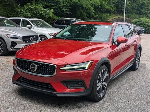 2024 Volvo V60 Cross Country B5 Plus