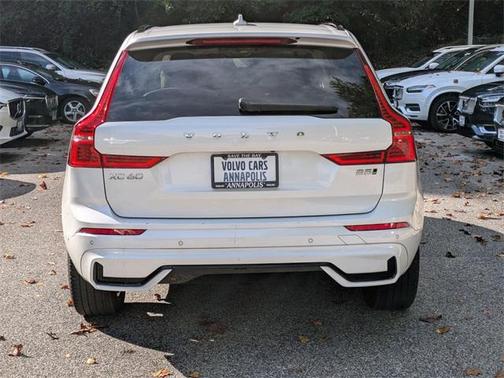 2023 Volvo XC60 B5 Plus Dark Theme