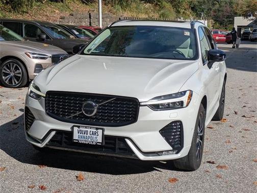 2023 Volvo XC60 B5 Plus Dark Theme