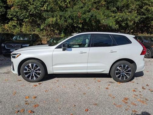 2023 Volvo XC60 B5 Plus Dark Theme