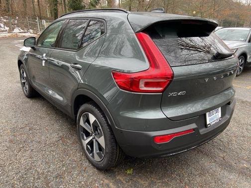 2026 Volvo XC40 B5 Plus