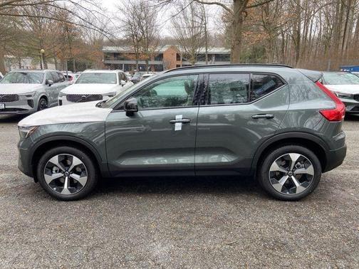 2026 Volvo XC40 B5 Plus