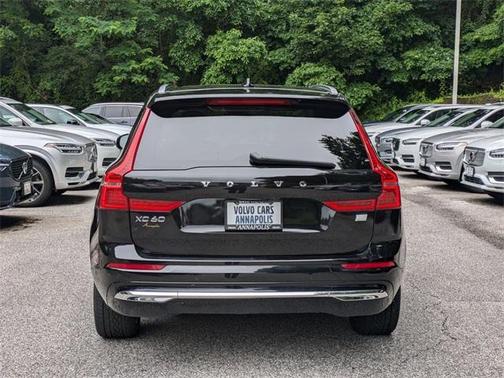 2022 Volvo XC60 Recharge Plug-In Hybrid T8 Inscription Extended Range