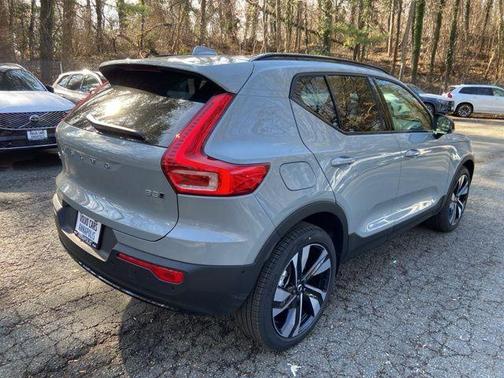 2026 Volvo XC40 B5 Ultra