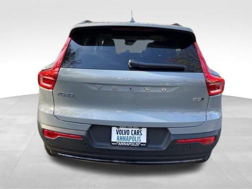 2026 Volvo XC40 B5 Ultra