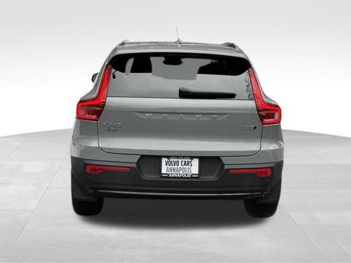 2024 Volvo XC40 B5 Plus Dark Theme