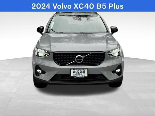 2024 Volvo XC40 B5 Plus Dark Theme